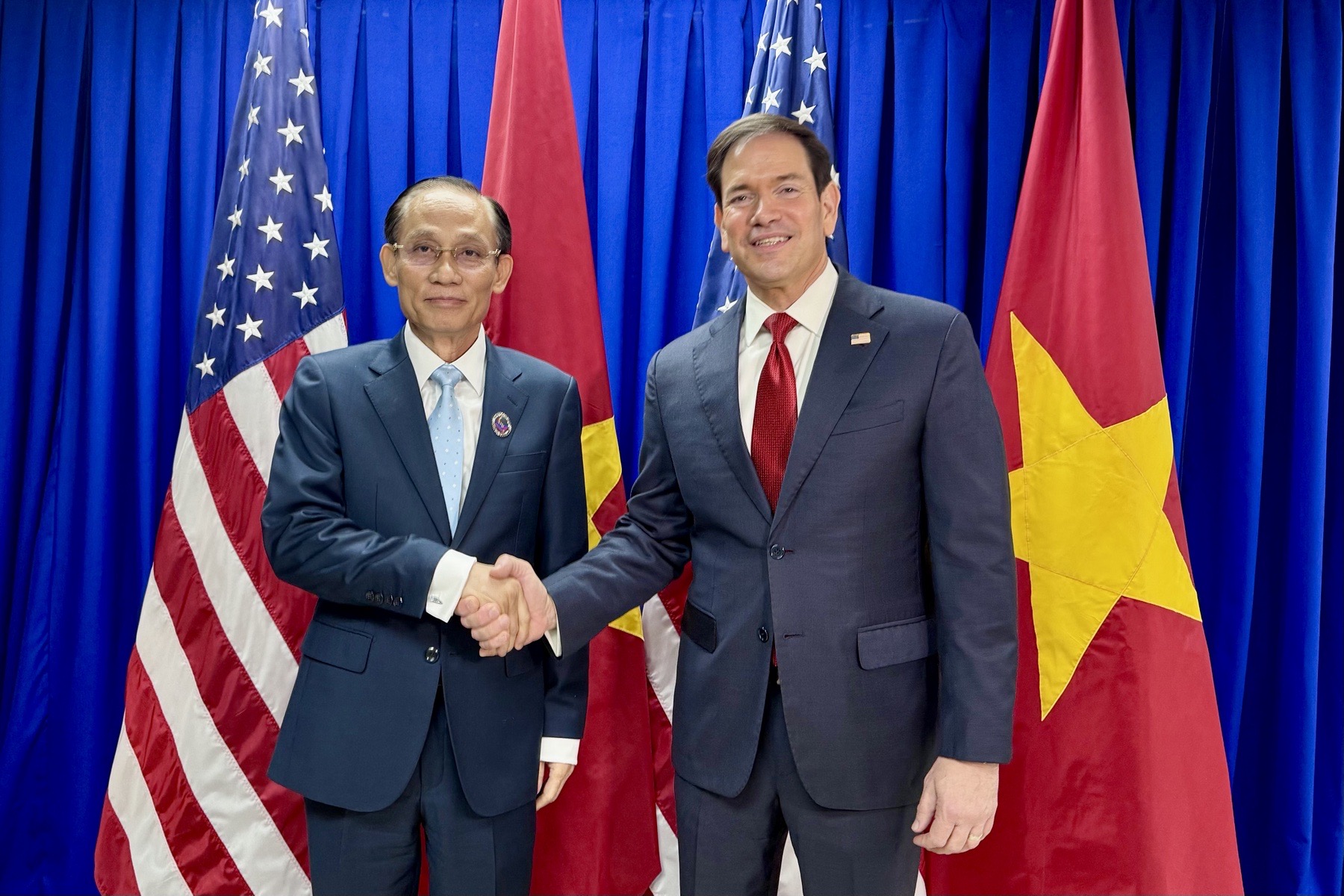 Uỷ viên Bộ Chính trị, Bộ trưởng Ngoại giao Lê Hoài Trung gặp Ngoại trưởng Hoa Kỳ Marco Rubio